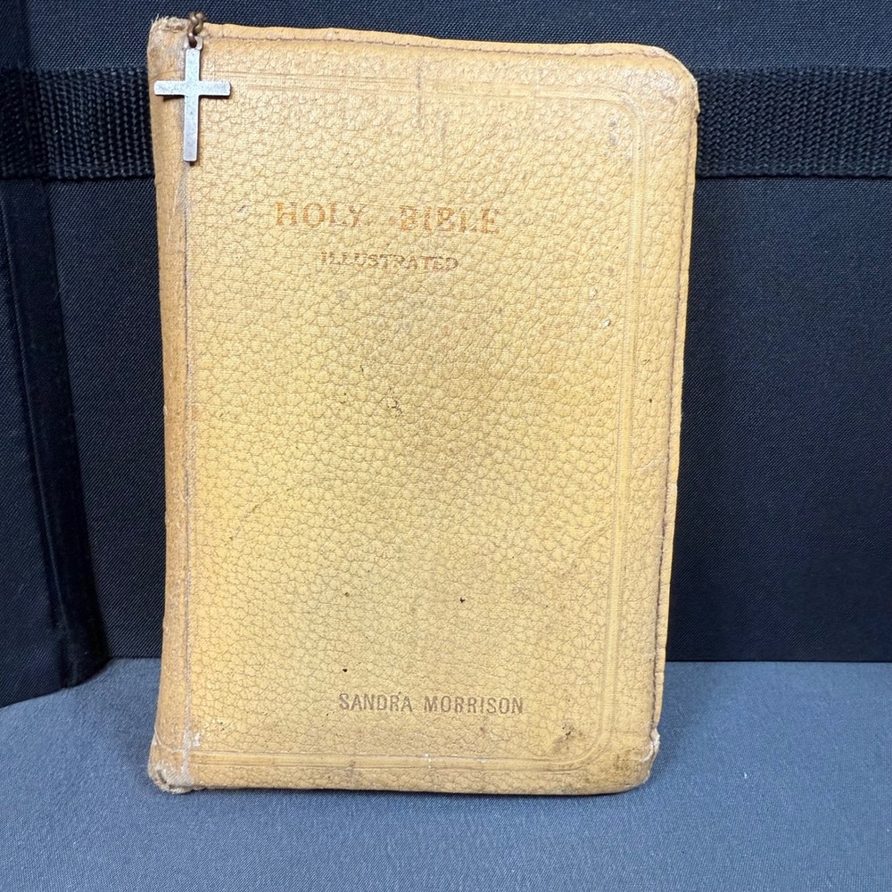 Holy Bible KJV Self Pronouncing Ed. World Cross‎ Zipper Yellow Gold Leather